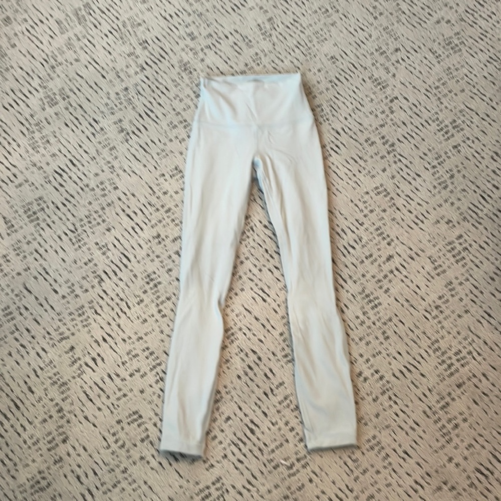 Good as new Powder Blue lulu leggings!